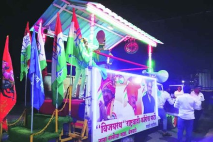 रोहित पवारांच्या प्रचार रथामध्ये ‘विठ्ठल’