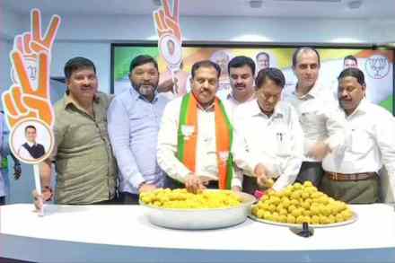 मुंबई : विधानसभा निवडणुकीच्या निकालाच्या पार्श्वभूमीवर भाजपा कार्यालयात जय्यत तयारी सुरु करण्यात आली आहे. मुंबई : विधानसभा निवडणुकीच्या निकालाच्या पार्श्वभूमीवर भाजपा कार्यालयात जय्यत तयारी सुरु करण्यात आली आहे.