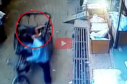 VIDEO: ३५ फुटांवरुन पडला तरी सुखरुप बचावला; काळजाचा धोका चुकवणारे CCTV फुटेज
