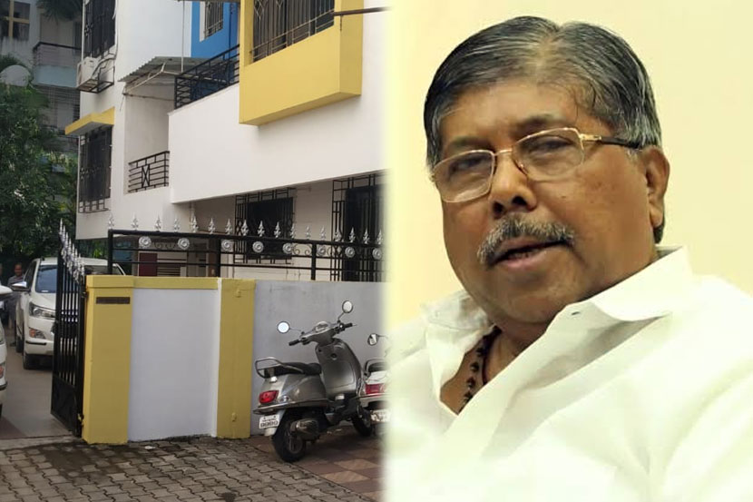 Video : मित्र धावला मदतीला; कोथरूडचे उमेदवार चंद्रकांत पाटील होणार पुणेकर Video : मित्र धावला मदतीला; कोथरूडचे उमेदवार चंद्रकांत पाटील होणार पुणेकर