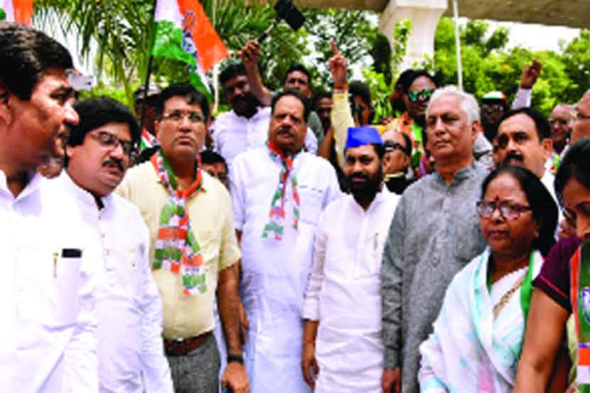 काँग्रेसकडून एकीचे दर्शन