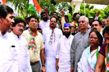 काँग्रेसकडून एकीचे दर्शन