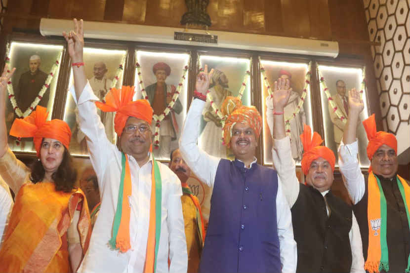 देवेंद्र फडणवीस यांची भाजपाच्या विधिमंडळ पक्षाच्या नेतेपदी निवड झाली. 
 
फोटो सौजन्य - गणेश शिर्सेकर 