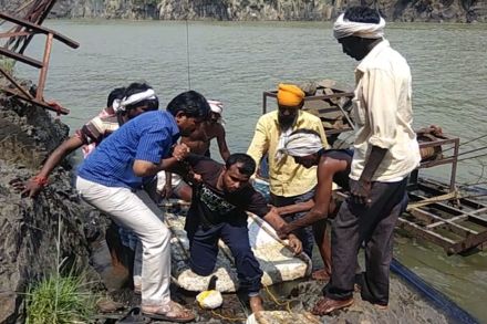 सहस्रकुंड धबधबा पाहण्यासाठी आलेले हैद्राबादचे चार पर्यटक गेले वाहून