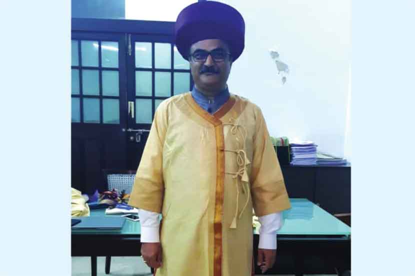 मुंबई विद्यापीठाच्या दीक्षांत समारंभाच्या पोषाखात बदल