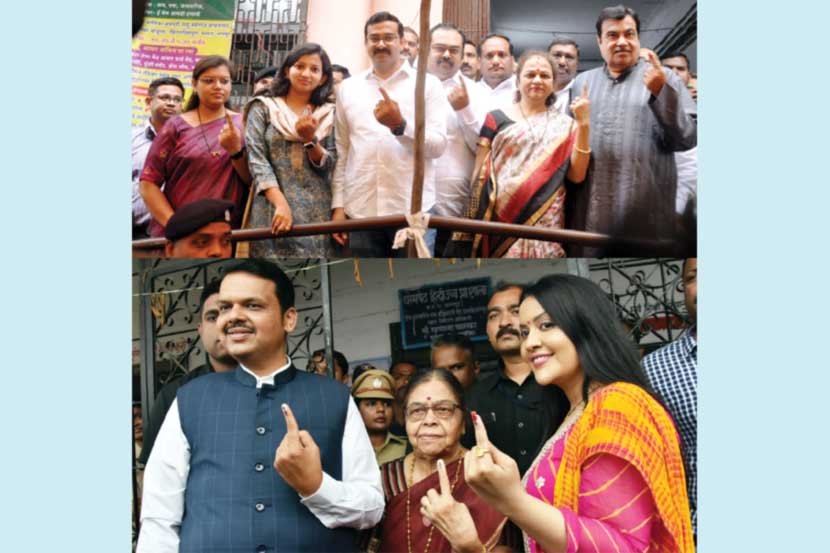 मुख्यमंत्री देवेंद्र फडणवीस यांनी नागपूरमधील धरमपेठ भागातील मतदान केंद्रावर कुटुंबियांसह मतदानाचा हक्क बजावला. तर केंद्रीय मंत्री नितीन गडकरी यांनी महाल भागातील केंद्रावर मतदान केले.