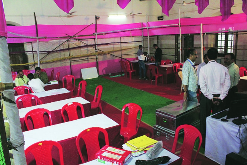 मतमोजणीवर कॅमेऱ्यांद्वारे नजर मतमोजणीवर कॅमेऱ्यांद्वारे नजर