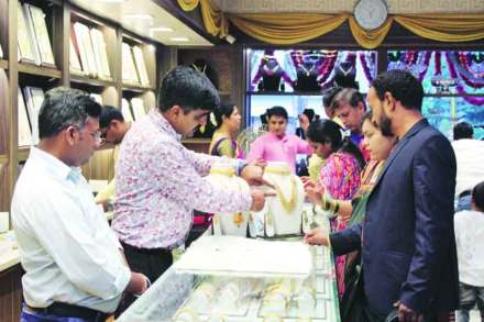 दसऱ्यामुळे नाशिक सराफ बाजाराला झळाळी 