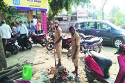 शिवसेनेच्या कार्यालय परिसराची ग्रामपंचायतीकडून स्वच्छता