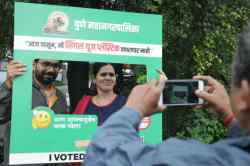 पुणे महापालिकेचा अनोखा उपक्रम; मतदान केंद्रांवर प्लास्टिक बंदीबाबत जनजागृती