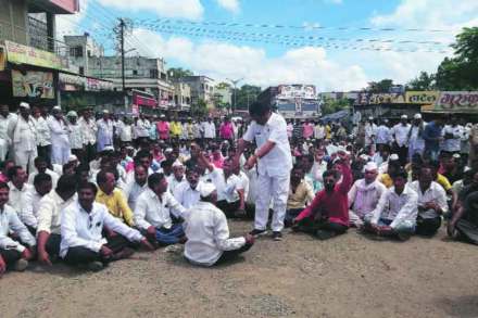 कांदा दर घसरल्याने शेतकरी आक्रमक