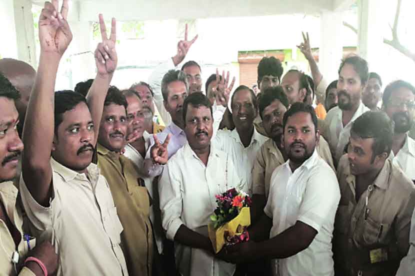 आरोग्य व्यवस्था बदलण्यासाठी रिक्षाचालकाची उमेदवारी