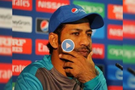 Video: “असा खेळत राहिलास तर…”; पत्रकाराने प्रश्नातूनच केला पाकिस्तानच्या कर्णधाराचा अपमान Video: “असा खेळत राहिलास तर…”; पत्रकाराने प्रश्नातूनच केला पाकिस्तानच्या कर्णधाराचा अपमान