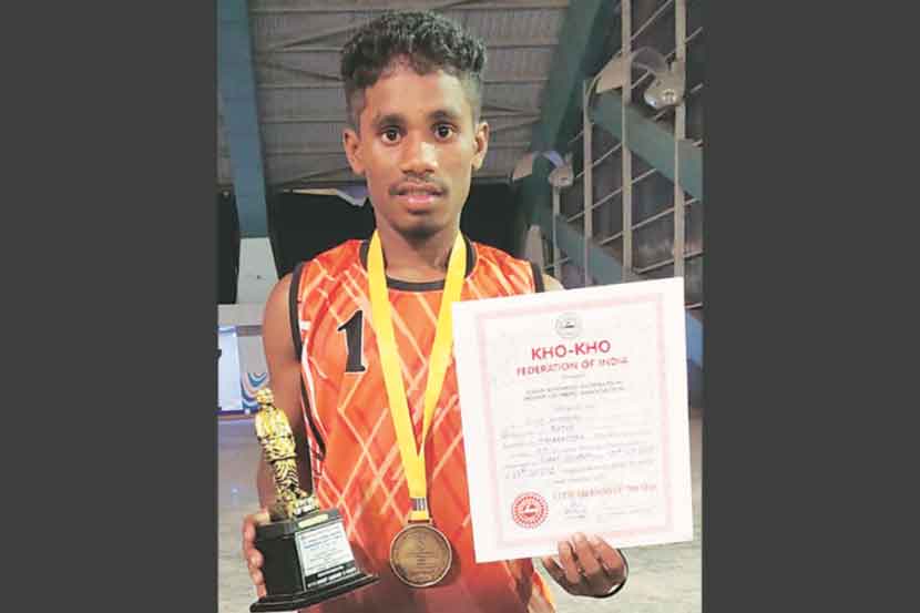 आदिवासी पाडय़ातील परिस्थितीचा चक्रव्यूह भेदणारा दिलीप! आदिवासी पाडय़ातील परिस्थितीचा चक्रव्यूह भेदणारा दिलीप!