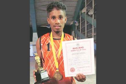 आदिवासी पाडय़ातील परिस्थितीचा चक्रव्यूह भेदणारा दिलीप! आदिवासी पाडय़ातील परिस्थितीचा चक्रव्यूह भेदणारा दिलीप!