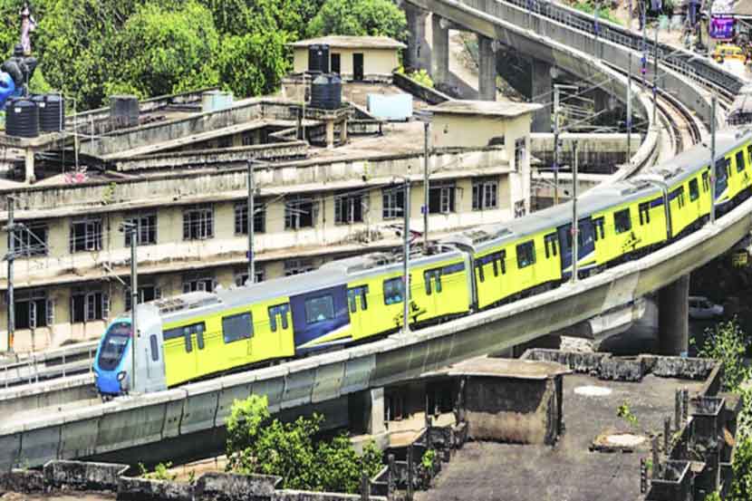 मेट्रो मार्गात बांधकाम परवानग्या देणारे अडचणीत