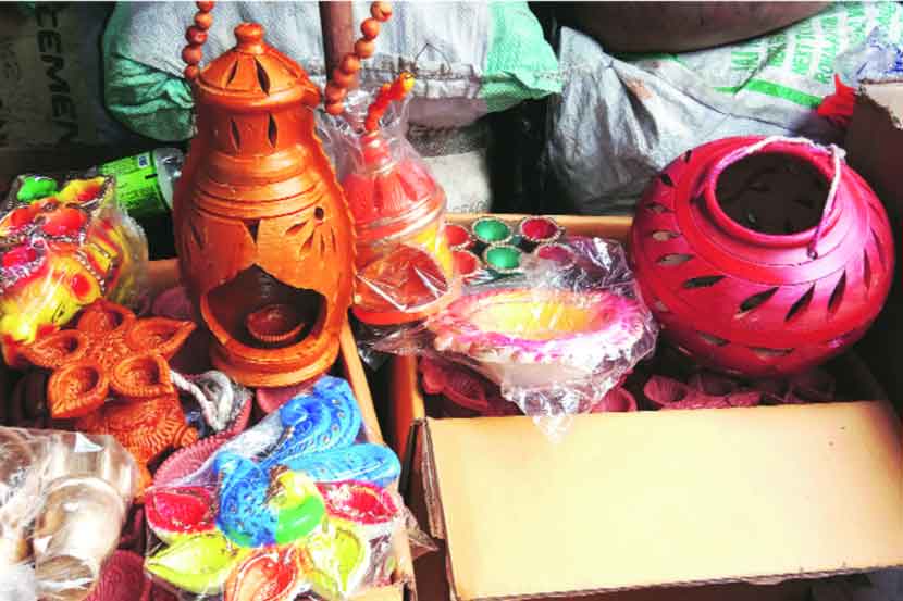 यंदा दिवाळीत घराबाहेर मातीचा कंदील..