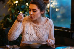 थंडीमध्ये ‘या’ चार गोष्टी खाल्ल्याने होईल फायदा