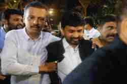 छातीत दुखू लागल्याने शिवसेना खासदार संजय राऊत लिलावती रुग्णालयात