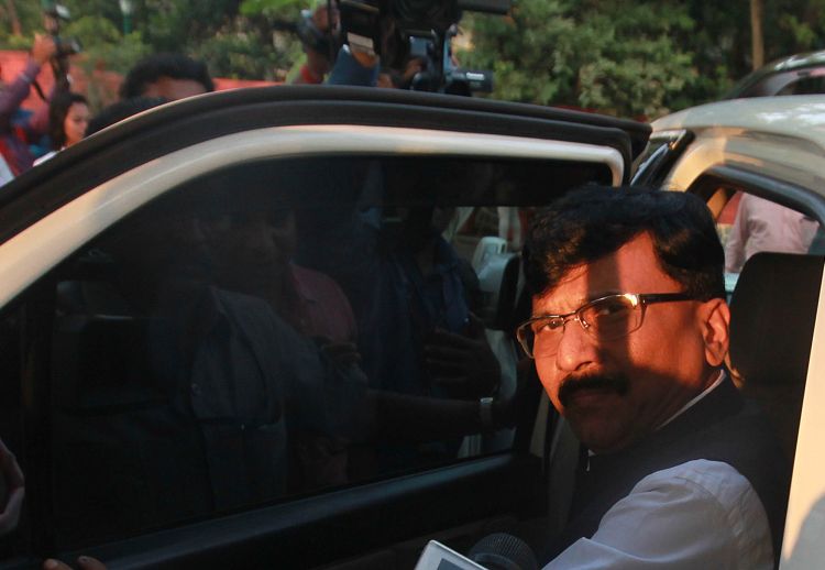 संजय राऊत रुग्णालयात तरी चर्चेत, पहिला फोटो आला समोर