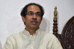 शेतकऱ्यांबद्दल आस्था की नौटंकी? पीक विम्याशी संबंध नसलेल्या कंपनीत शिवसैनिकांचा राडा