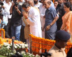 एकेकाळी फटाक्यांचा आवाजही न आवडणारा डिंगू दादा महाराष्ट्राचा मुख्यमंत्री!