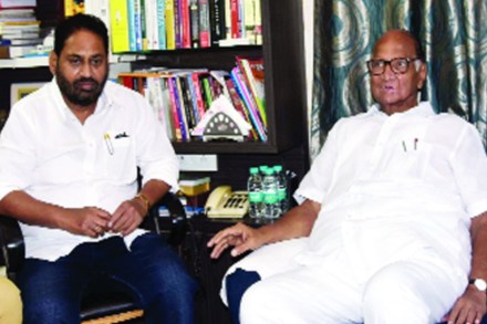 प्रदेश काँग्रेसचे कार्याध्यक्ष नितीन राऊत यांच्या निवासस्थानी शरद पवार. (लोकसत्ता छायाचित्र)