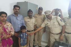 हरवलेला चिमुकला पुणे पोलिसांमुळे दोन तासात बहिणीच्या स्वाधीन