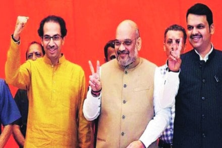 शिवसेनेच्या मनसुब्यांची यत्किंचितही कल्पना दिल्लीतील भाजप नेतृत्वाला आली नाही. शिवसेनेच्या मनसुब्यांची यत्किंचितही कल्पना दिल्लीतील भाजप नेतृत्वाला आली नाही.