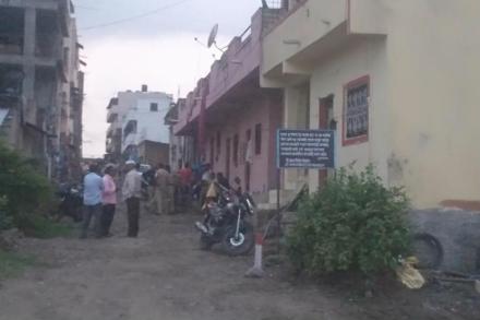 बघून थुंकण्याच्या वादातून शेजाऱ्याने केली शेजाऱ्याची हत्या