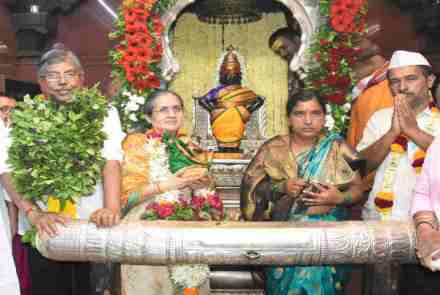 राज्यातील शेतकरी सुखी व्हावा; चंद्रकांत पाटील यांचे विठ्ठल चरणी साकडे