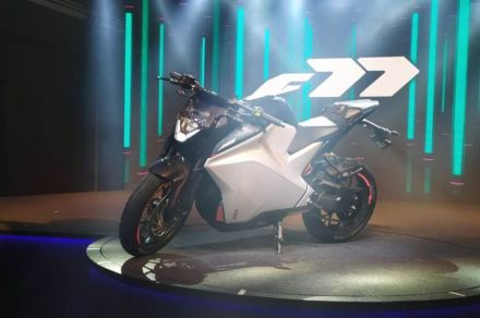 F77 : आली नवी इलेक्ट्रिक बाइक, एकदा चार्ज केल्यास 150 Km मायलेज F77 : आली नवी इलेक्ट्रिक बाइक, एकदा चार्ज केल्यास 150 Km मायलेज