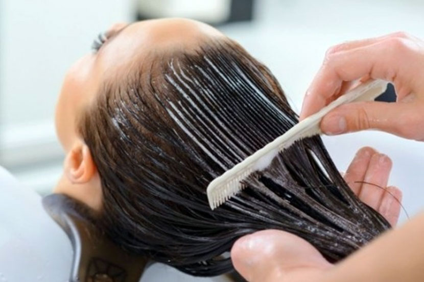 केस धुताना महिलेला अयोग्य स्पर्श, हेअर स्टायलिस्टला अटक