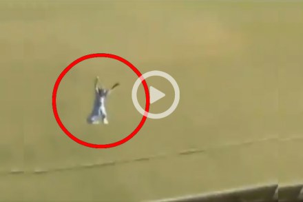 Video : ‘सुपरगर्ल’ हरमनप्रीतचा हा भन्नाट कॅच पहाच… Video : ‘सुपरगर्ल’ हरमनप्रीतचा हा भन्नाट कॅच पहाच…