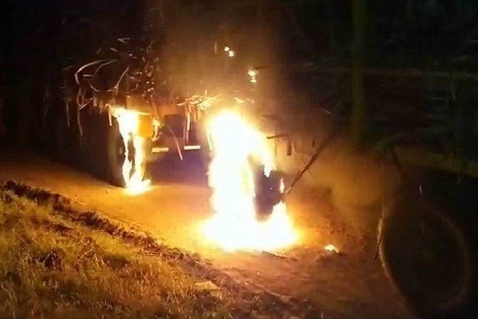 कोल्हापूर जिल्ह्यातील ऊस दर आंदोलन चिघळलं कोल्हापूर जिल्ह्यातील ऊस दर आंदोलन चिघळलं