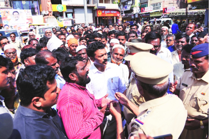 व्हिडीओकॉनच्या कामगारांचा  धूत यांच्या बंगल्यावर मोर्चा