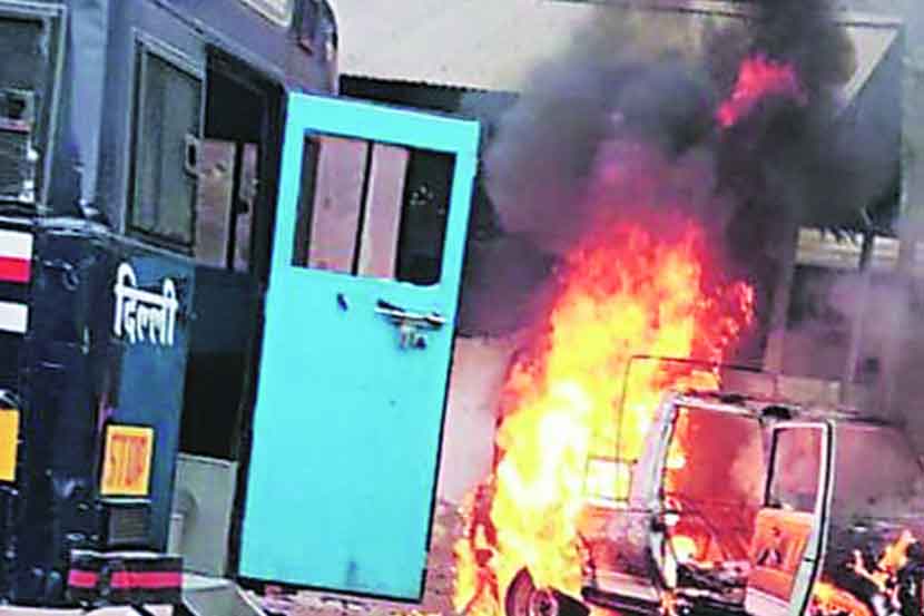 दिल्लीत निदर्शने करणाऱ्या पोलिसांवर कारवाईसाठी याचिका