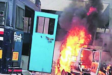 दिल्लीत निदर्शने करणाऱ्या पोलिसांवर कारवाईसाठी याचिका