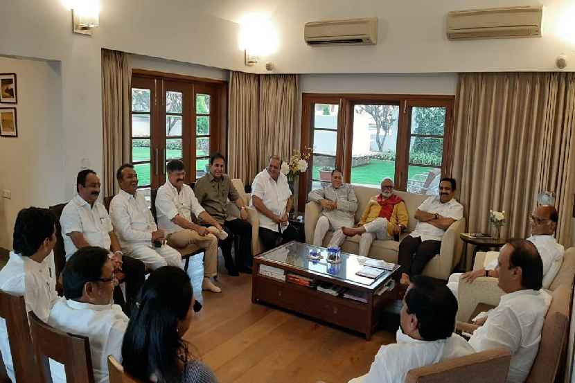पुणे : राष्ट्रवादी काँग्रेसच्या कोअर कमिटीच्या बैठकीत 'मी पुन्हा येईन'वर रंगली चर्चा.