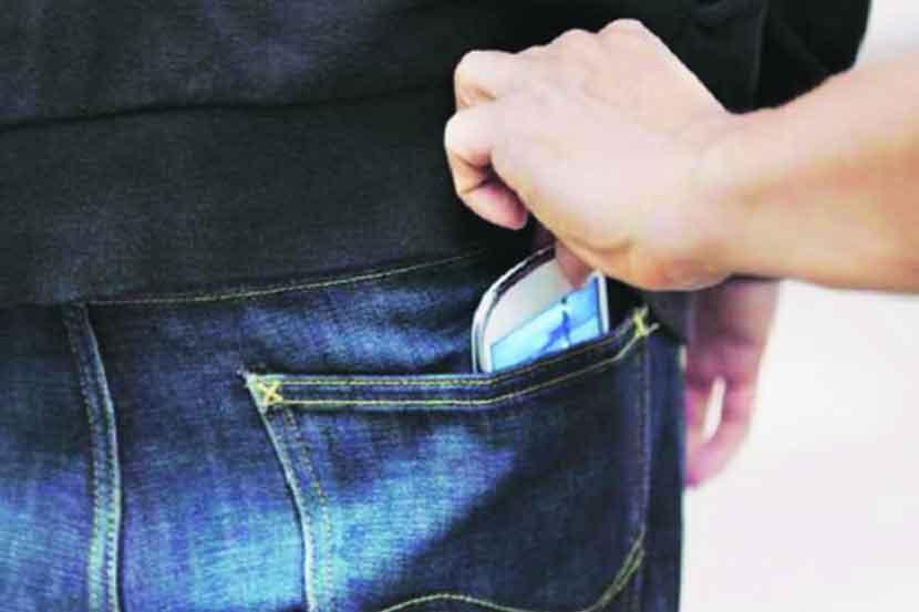 रेल्वेच्या हद्दीत गुन्हे फार, उकल थोडी रेल्वेच्या हद्दीत गुन्हे फार, उकल थोडी