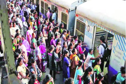 लोकल प्रवासात महिलांना मनस्ताप