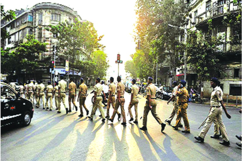 कामाच्या अनियमित पाळीमुळे पोलीस हैराण कामाच्या अनियमित पाळीमुळे पोलीस हैराण