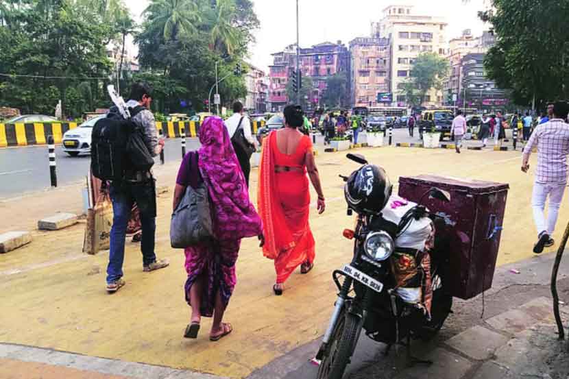 पादचारी मार्गिकेचा प्रयोग फसला?