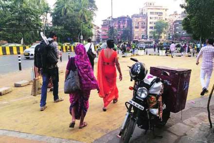 पादचारी मार्गिकेचा प्रयोग फसला?
