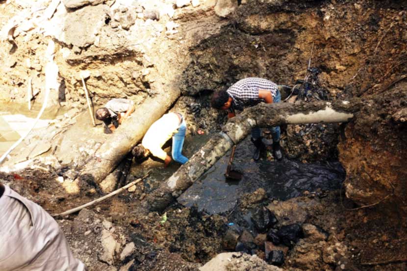 रस्त्याच्या सात फूट खाली पुरातन नाला सापडला