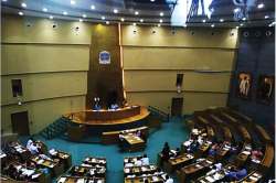 ‘अत्यवस्थ’ आरोग्य सेवेवर टीका