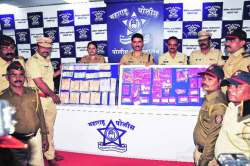 घरफोडी, सोनसाखळी चोरांना अटक