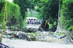 पुराचा फटका ३२५ कोटींचा!