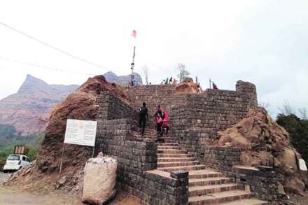 किल्ले रायगडच्या विकासाला गती मिळणार? किल्ले रायगडच्या विकासाला गती मिळणार?