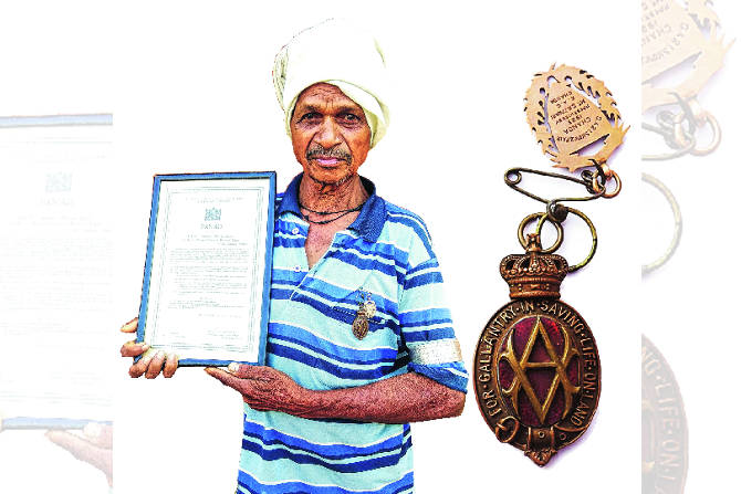 सामा वेलादी हा माडिया गोंड आदिवासी मूळचा गडचिरोलीच्या जंगलातील ‘रापेली’ या गावचा.
